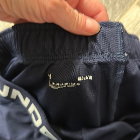 Women’s Under Armour shorts, size medium - Picture 2 of 3
